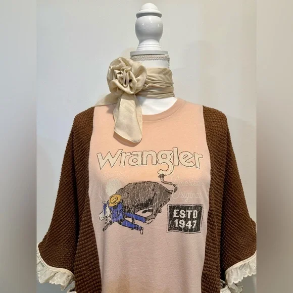 🤎 Wrangler Sweater Top 🤎 - Picture 3 of 5